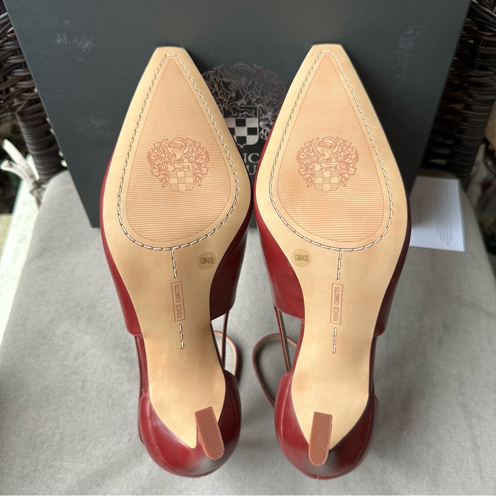 Vince Camuto Sachel Cap Toe Pump 12 - Picture 8 of 16